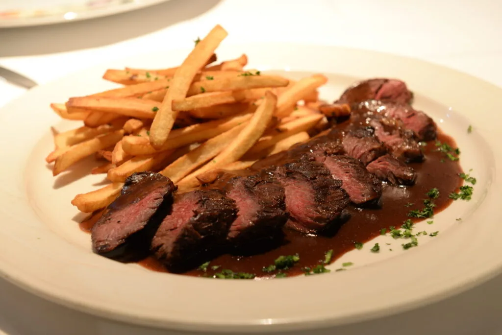 Filet mignon with peppercorn sauce and pommes frites
